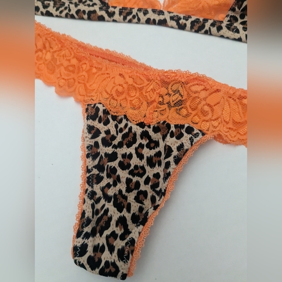 Leopard Print Bra and Thong Set S/M - Picture 4 of 9